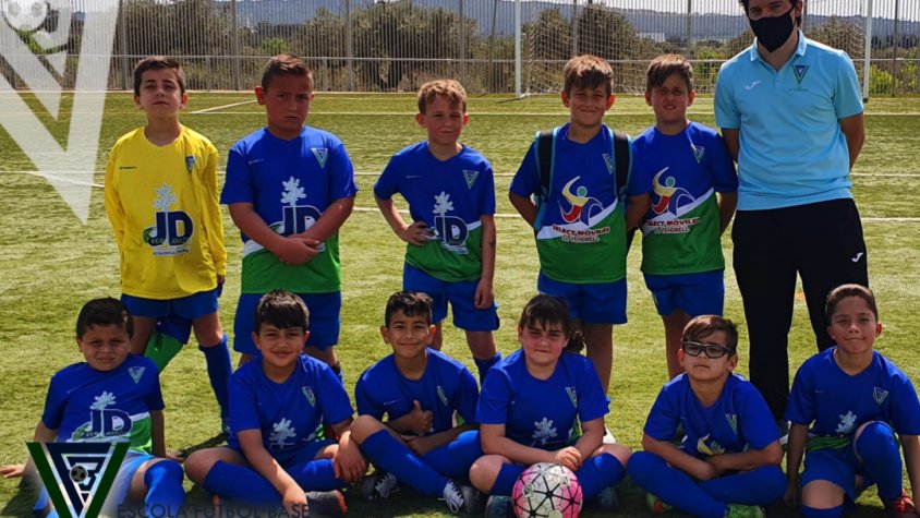 Els benjamins B gaudeixen d'un amistós davant el CE Santa Oliva 