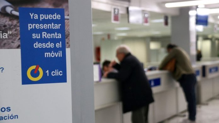 Més catalans hauran de presentar la declaració de la renda del 2020 però l’Estat preveu recaptar menys a Catalunya