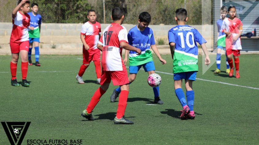 Els alevins de l'EFB El Vendrell per a casa davant el CF Cunit