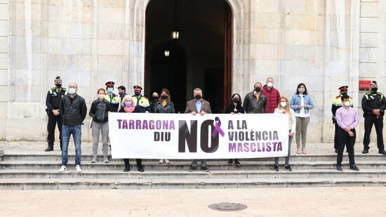 L'Ajuntament de Tarragona fa un minut de silenci en record per la dona assassinada a la Bisbal del Penedès