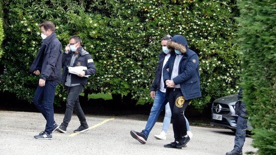 Macrooperació policial: Almenys 200 detinguts per falsificar 1.800 carnets de conduir