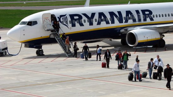 Els bitllets d'avió, un 47% més barats en comparació a l'estiu del 2019