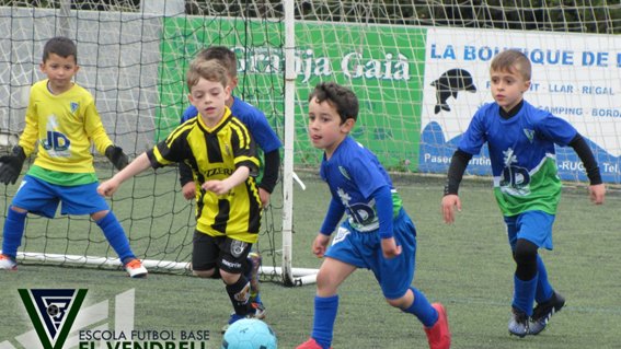 L'Escola de Futbol Base El Vendrell espera un nou cap de setmana de partits 