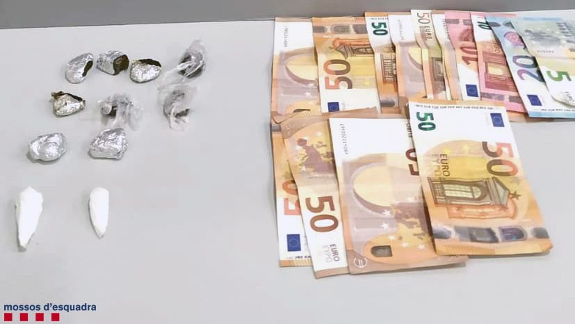 Els Mossos d’Esquadra detenen dos homes per tràfic de drogues en un dispositiu policial al Vendrell