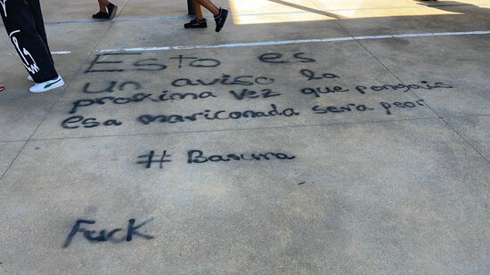 Apareixen pintades contra el col·lectiu LGTBI a la zona escolar del Vendrell