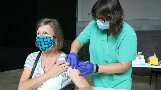 Catalunya supera els 5 milions de dosis de vacuna administrades i el 25% dels catalans té la pauta completa
