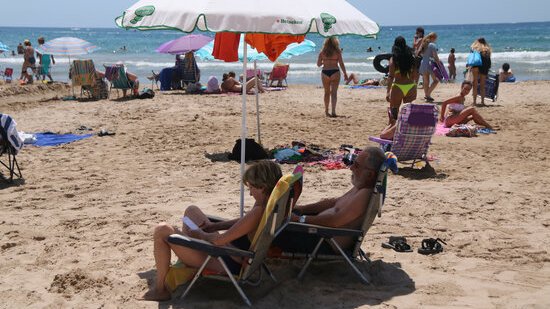 "Optimisme contingut" a la costa de cara a una temporada d'estiu marcada per l'explosió de casos