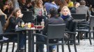 Entren en vigor la limitació de reunions a 10 persones i el tancament d'establiments a les 00.30 hores