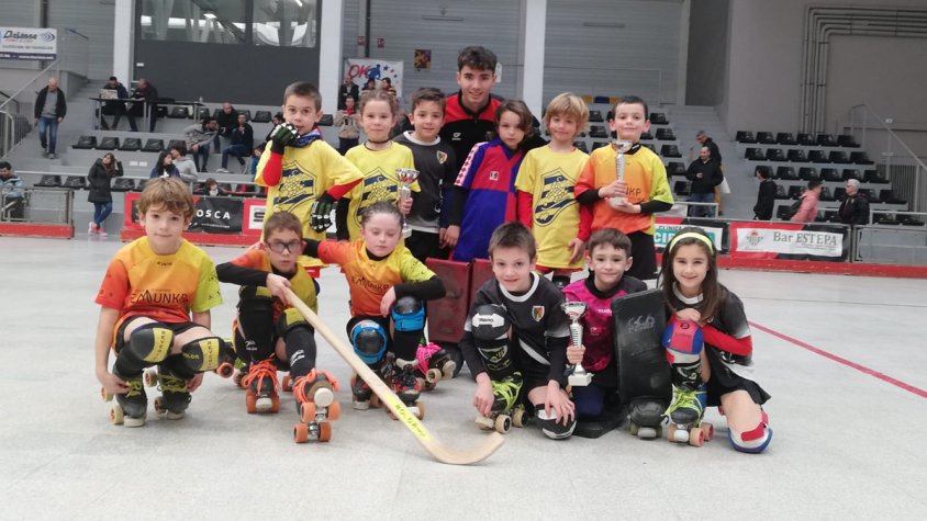 Deu hores d'hoquei i un centenar de participants al 3x3 OKVENDRELL 2018