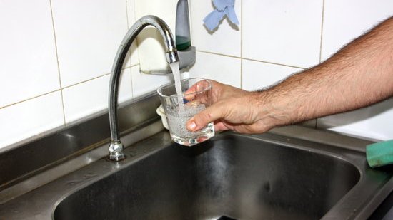 La factura de l'aigua a Catalunya és un 23% més cara que la mitjana espanyola, segons Facua