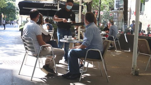 Fi a la prohibició: s’acaba el límit de persones en trobades socials