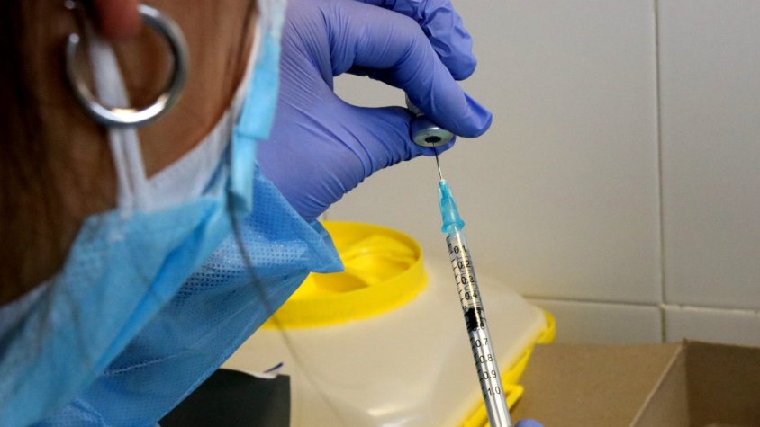 Salut descarta per ara vacunar als instituts davant el bon ritme d’administració del vaccí entre els alumnes