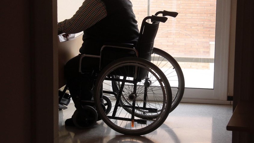 S’aprova la tercera dosi per a les persones que viuen en residències