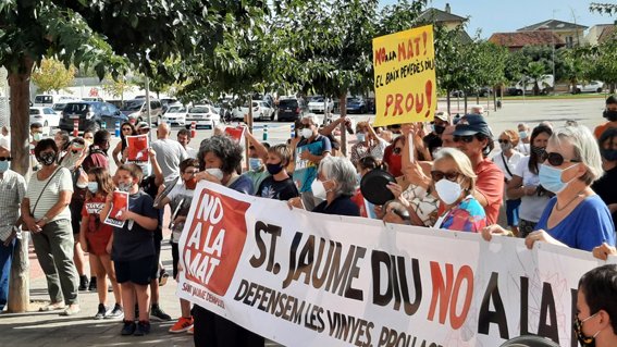 Cassolada de proteta contra la MAT a Sant Jaume dels Domenys