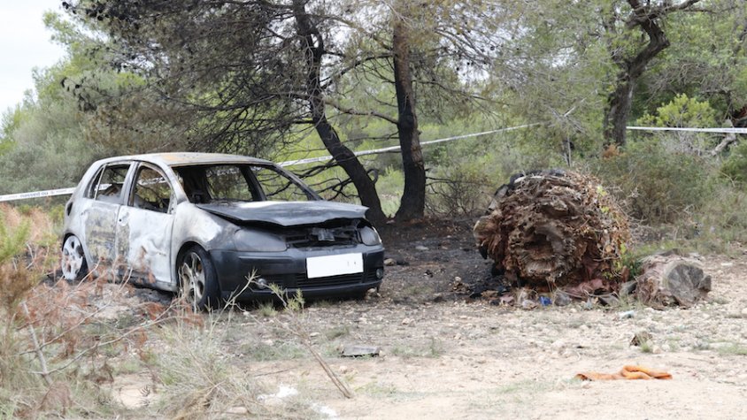 Els Mossos d'Esquadra troben restes de sang prop del cotxe cremat al Vendrell