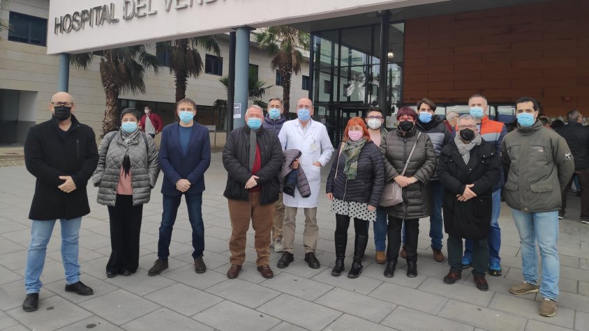 Els alcaldes dels pobles del Baix Penedès es posen al costat de les demandes dels treballadors de l'Hospital del Vendrell
