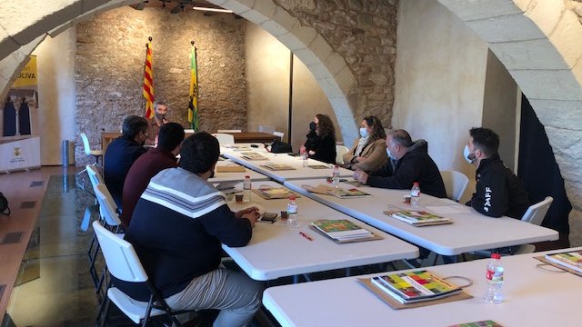 L'Ajuntament de Santa Oliva planteja contractar persones del municipis millorar la gestió municipal del poligon
