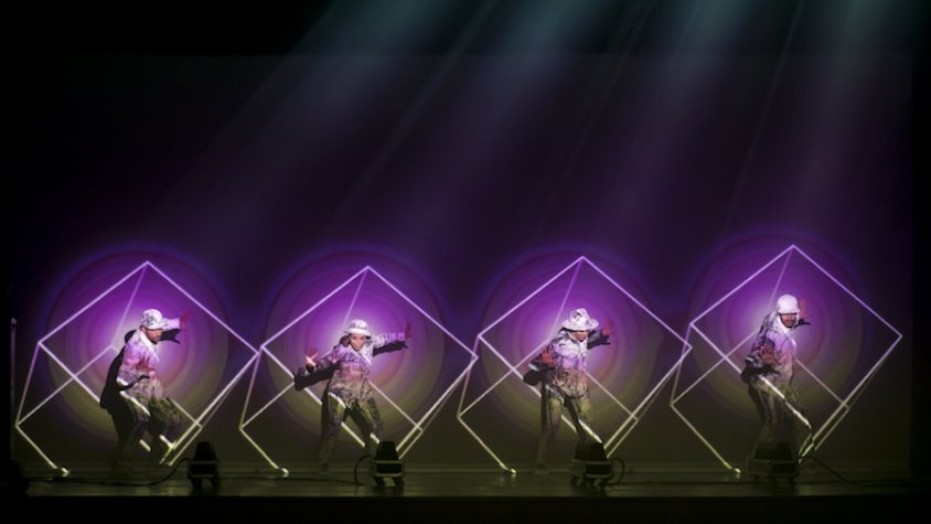 Els Brodas Bros, una combinació de dansa, llum, tecnologia i música