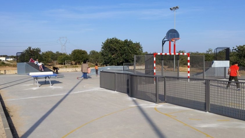 Santa Oliva millora la zona esportiva de Les Pedreres