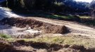 L'Ajuntament de l'Arboç estudia com solucionar el pas del camí de la Masia Papiol al seu creuament amb la riera de Marmellar De moment s'ha habilitat un pas de terra per poder creuar la riera.