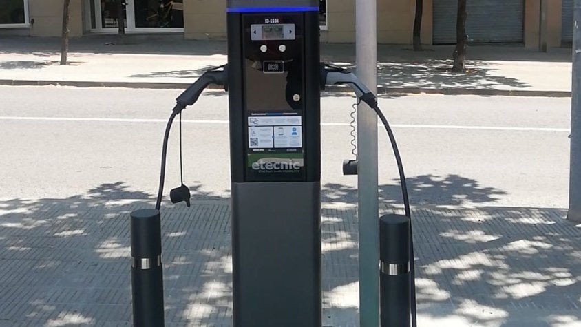 L’Ajuntament de l'Arboç instal.la dos punts de recàrrega públics per a vehicles elèctrics al pàrquing del Pavelló Municipal