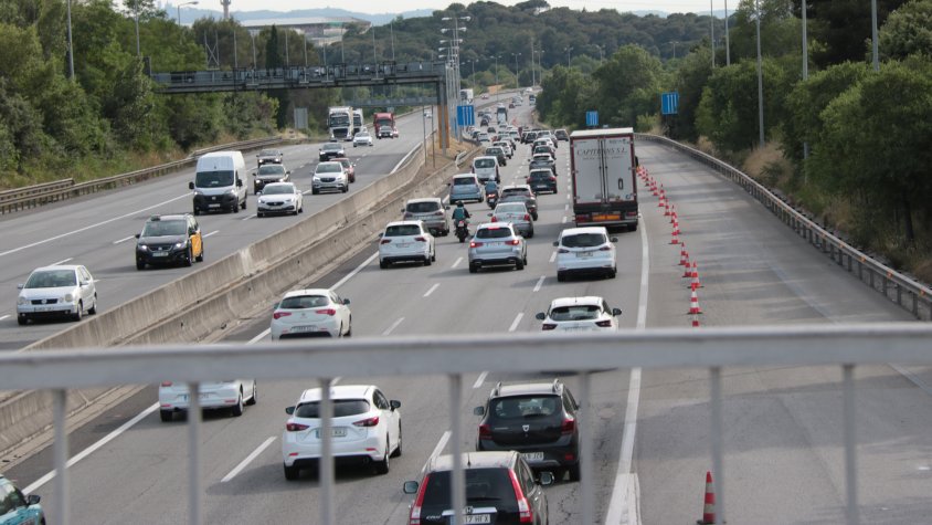 Els transportistes consideren que restringir el pas de camions a l'AP-7 "aprofundeix en la precarietat" del sector