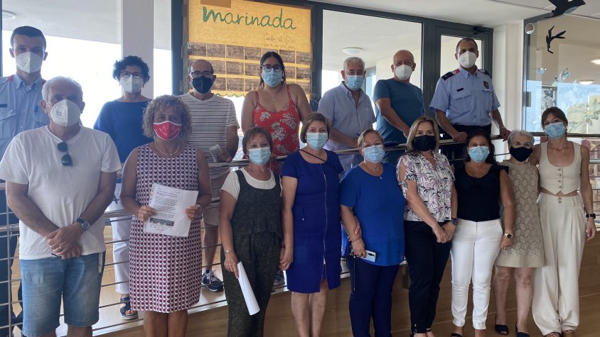 Campanya de recollida de signatures al Tarragonès i al Baix Penedès contra el maltractament a la gent gran