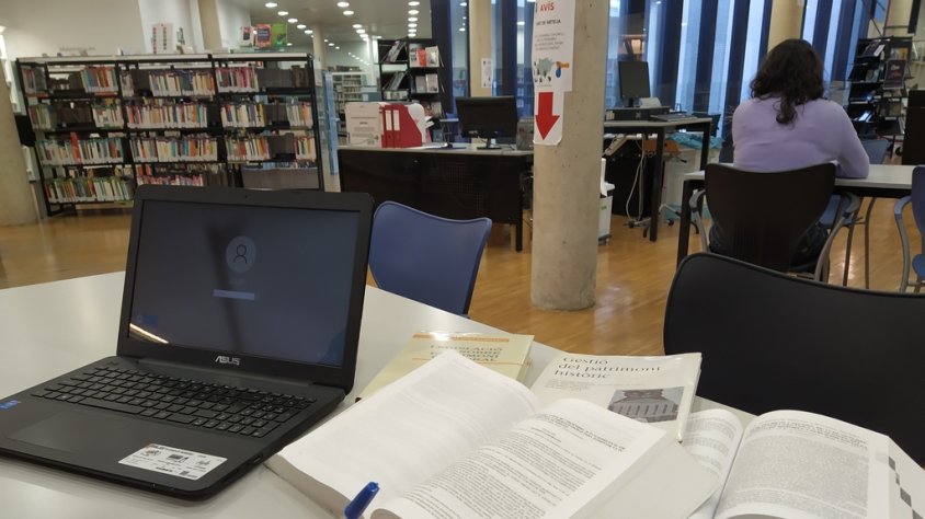 Els usuaris de la Sala d’Estudi de la Biblioteca Pública Terra Baixa valoren molt positivament el servei