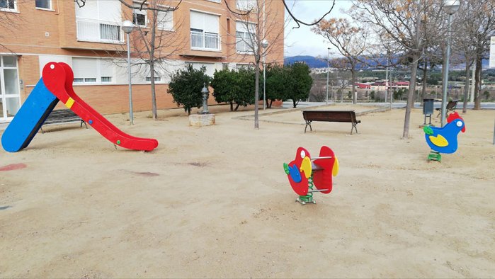 Imatge del Parc infantil de la Plaça Mare de Deu de Montserrat.