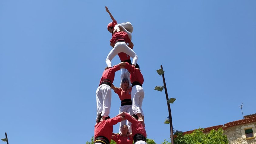 Castells de 7 dels Nens del Vendrell a la Festa Major de Calafell Poble