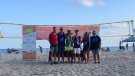 Esport i bon ambient a la platja de Sant Salvador