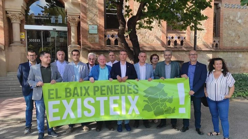 Protesta dels alcaldes del Baix Penedès a Salut per exigir que l'ampliació de l'hospital entri als pressupostos del 2023