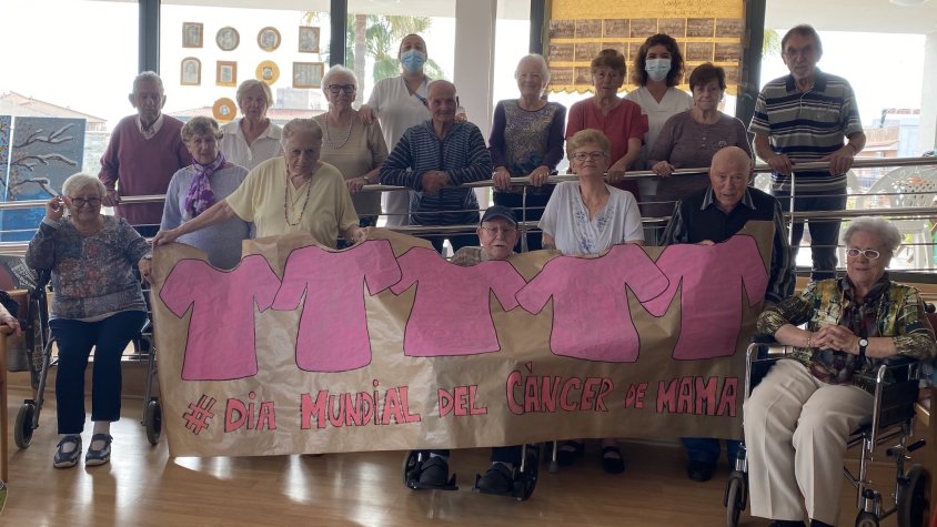 La Lliga Contra el Càncer visita el Centre de dia per a gent gran Marinada de Roda