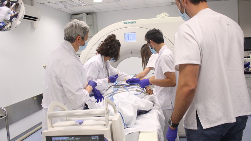 Com a centre de referència de la demarcació de Tarragona, disposa de dos tractaments necessaris: la trombòlisi endovenosa i la trombectomia mecànica, un tractament d’alta complexitat molt eficaç per a ictus greus