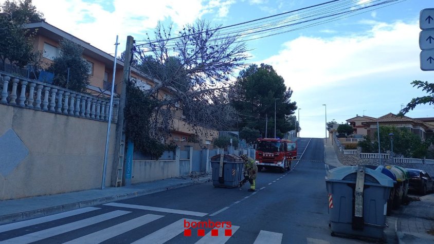 Els Bombers fan 69 serveis per les ventades entre les 20 hores de dilluns i les 10 de dimarts