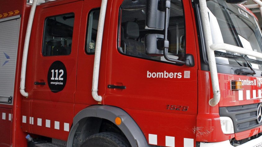 Un ferit greu en un incendi amb deflagració en una benzinera de Cunit