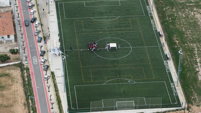 Es licita el subministrament i instal·lació de 16 nous projectors de llum LED al camp de futbol de la Bisbal del Penedès