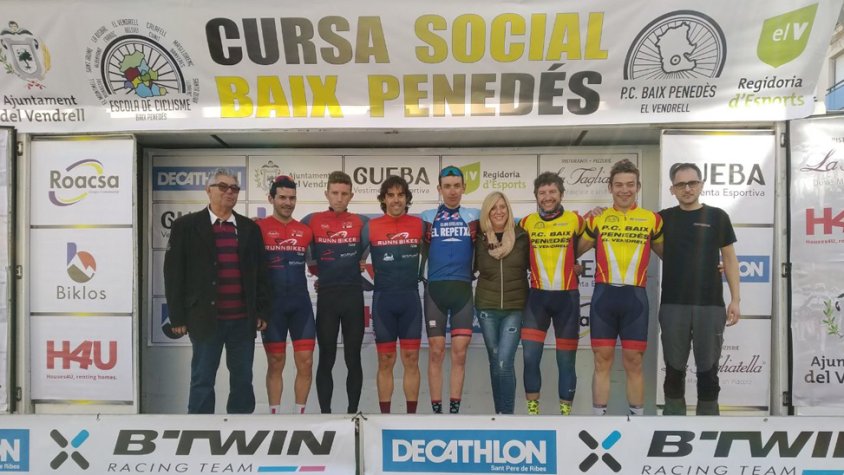 El francès Corentin Navarro s'imposa a l'esprint en la IX Cursa Social Baix Penedès
