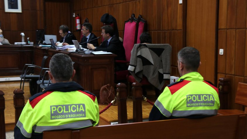 S'enfronta a 43 anys per abusar i agredir sexualment d'una menor durant 18 anys