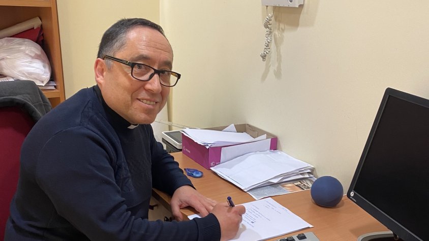 Mossèn Antonio Rodríguez del Vendrell se suma a la xarxa de suport a la gent gran del Baix Penedès i el Tarragonès