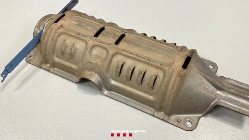 Els Mossos d'Esquadra detenen dos homes al Vendrell per sostreure catalitzadors de vehicles