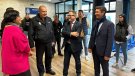 El subdelegat del Govern a Tarragona ha visitat la nova oficina de documentació de la Policia al Vendrell