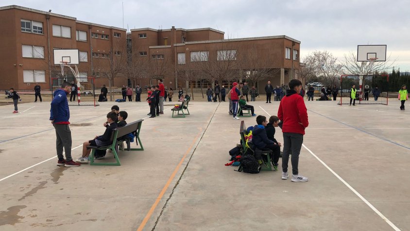 Una setantena d’esportistes es troben per jugar a futbol sala