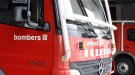 Un incendi crema totalment un pis del Vendrell i quatre persones són ateses per inhalació de fum