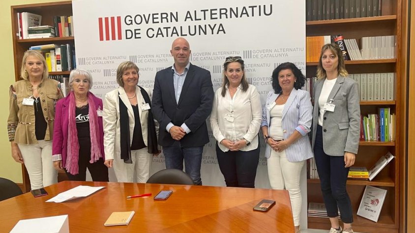 La campanya per defensar mesures i eines contra el maltractament de la gent gran arriba al Parlament