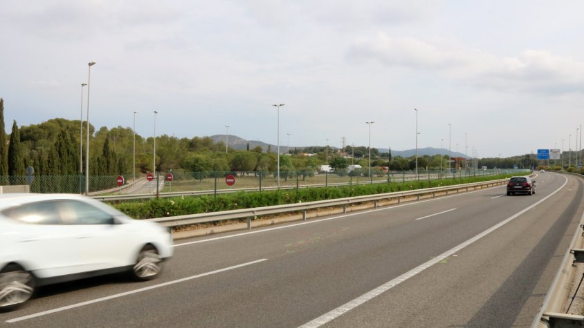 Mor un veí del Vendrell en un accident amb un senglar i dues furgonetes a la C-32 a Cubelles