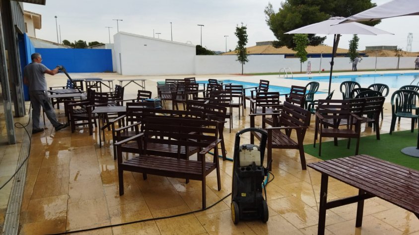 Santa Oliva avança l'obertura de la piscina d'estiu per oferir un espai de refugi de la calor a la ciutadania