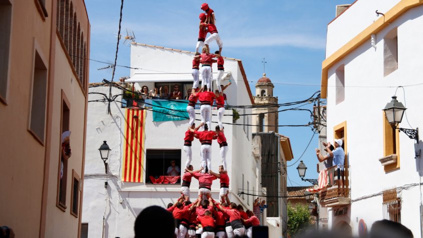 La Bisbal del Penedès es conforma amb els castells bàsics de 9 en una diada on han predominat els intents desmuntats