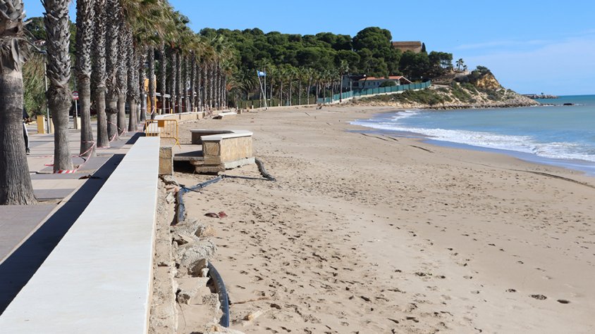 El darrer temporal va afectar el passeig i la platja de Roda de Berà