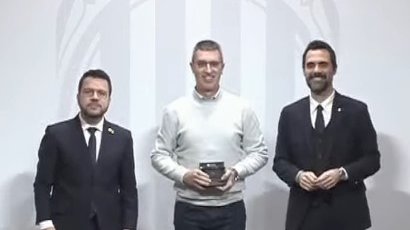 Moment de l'entrega del premi a Mobles Palau